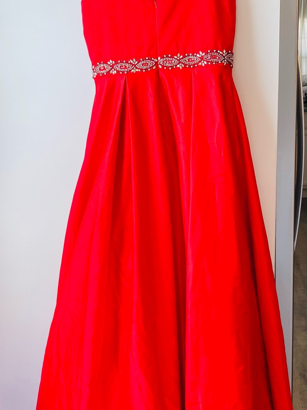 Juliet Elegant Red Prom Dress with Beaded Waist - Picture 4 of 11